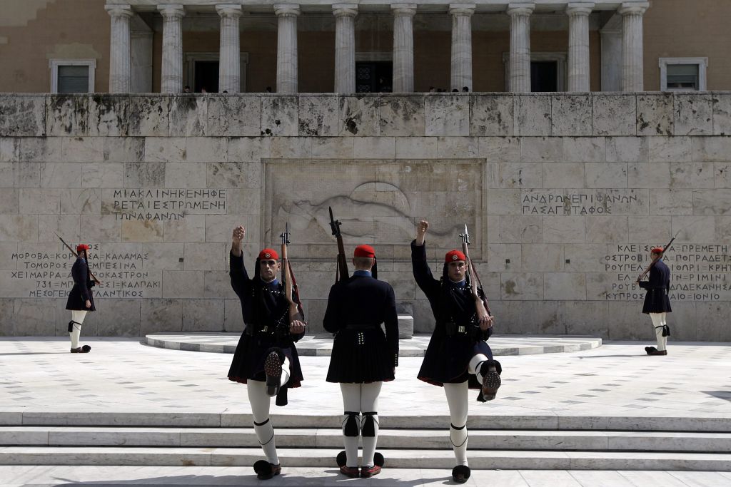 Der Spiegel: «Φέρτε τον ψυχίατρο» για τους έλληνες