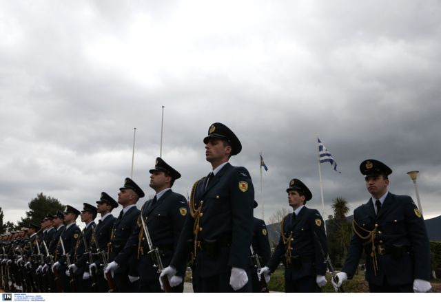 Στρατιωτικοί: Από την τσέπη τους θα πληρώνουν δέκα στολές