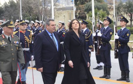 Κωνσταντοπούλου – Καμμένος: «Στενότερη συνεργασία Βουλής και ΥΠΕΘΑ»