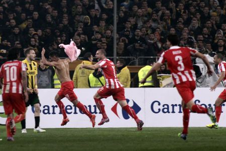 Κύπελλο Ελλάδος: ΑΕΚ – Ολυμπιακός 0 – 1 – Διεκόπη οριστικά το ματς, στο 89΄, μετά το γκολ των ερυθρόλευκων