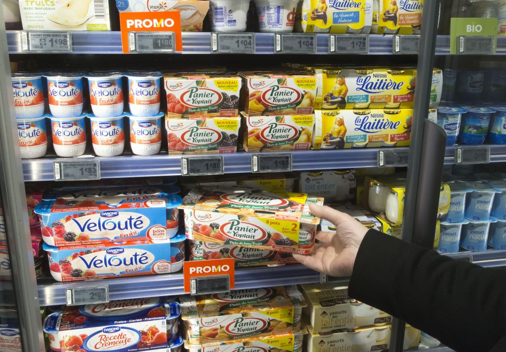 Κατρακυλούν οι τιμές των εισαγόμενων προϊόντων στην Ελβετία