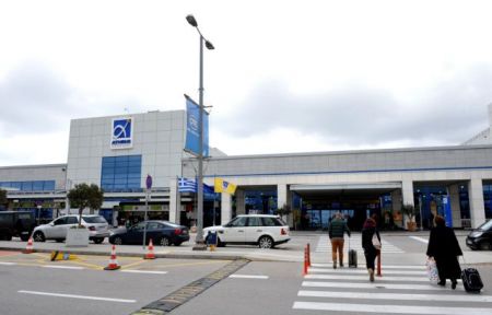 Με καθαρό έσοδο 1,115 δισ. ευρώ η 20ετής επέκταση σύμβασης για το Αεροδρόμιο της Αθήνας