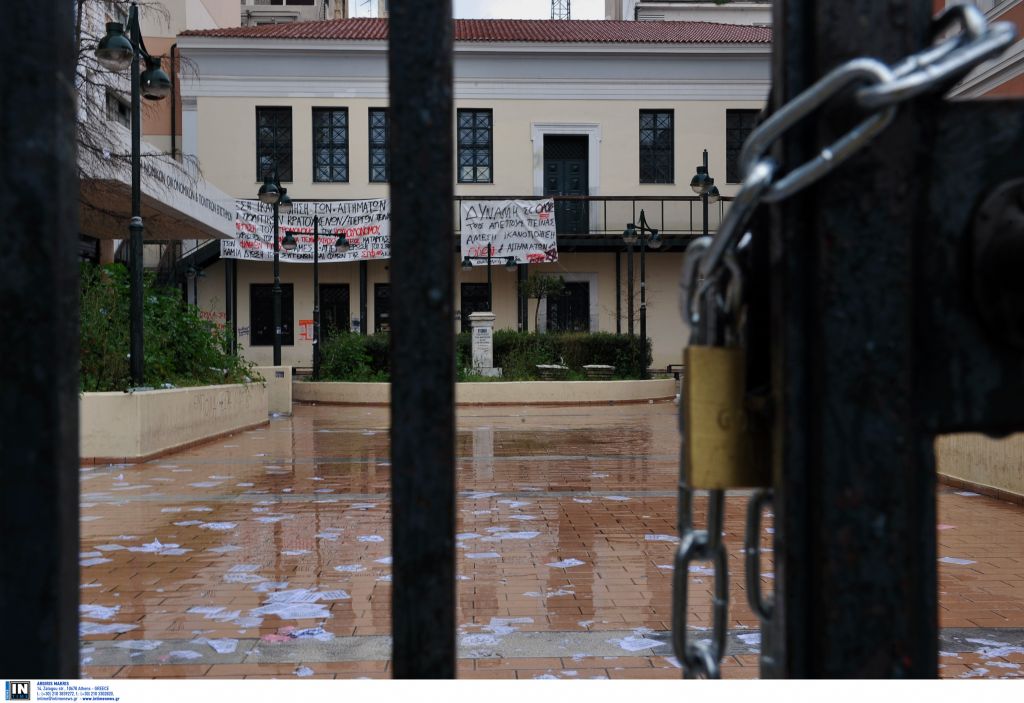 Υπό κατάληψη από αντιεξουσιαστές το κτήριο της Νομικής