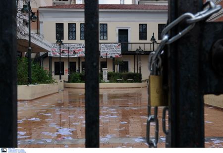 Υπό κατάληψη από αντιεξουσιαστές το κτήριο της Νομικής