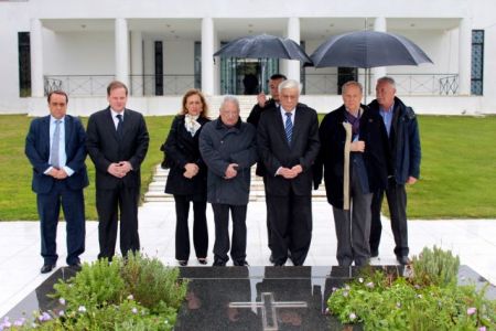 Στον τάφο του Κωνσταντίνου Καραμανλή ο Προκόπης Παυλόπουλος