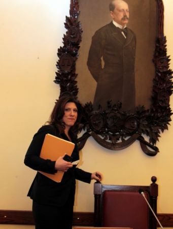 Δύσκολη η ζωή στο κοινοβούλιο με τη Ζωή Κωνσταντοπούλου