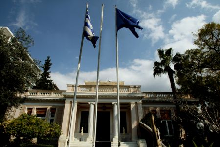 Κυβέρνηση: Κανένα πρόβλημα με την καταβολή μισθών και συντάξεων