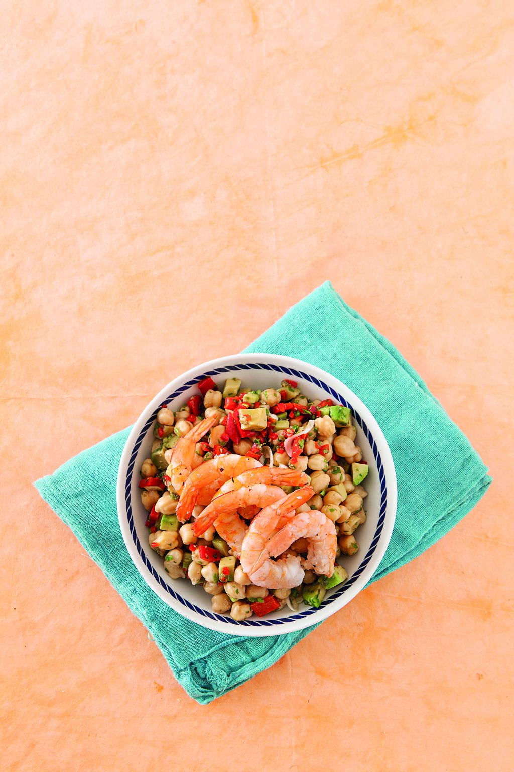 Γαρίδες με ρεβίθια, αβοκάντο και κάππαρη