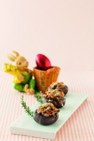 Μανιτάρια γεμιστά με λουκάνικο