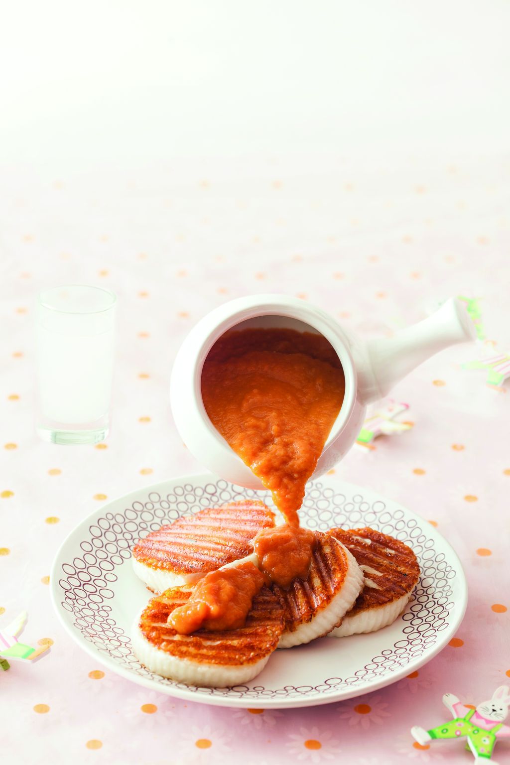 Φορμαέλα Αράχοβας με πικάντικη σάλτσα ντομάτας