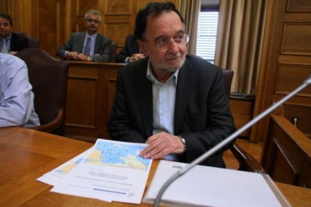 Δύο μέτρα και δύο σταθμά καταλογίζουν πηγές του υπ. Παραγωγικής Ανασυγκρότησης στη ΡΑΕ