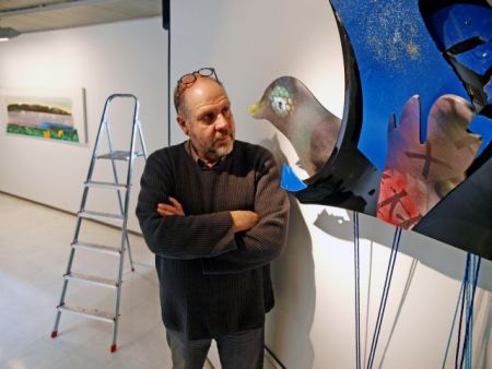 Μανώλης Χάρος: Πουλιά και καράβια πετούν ελεύθερα