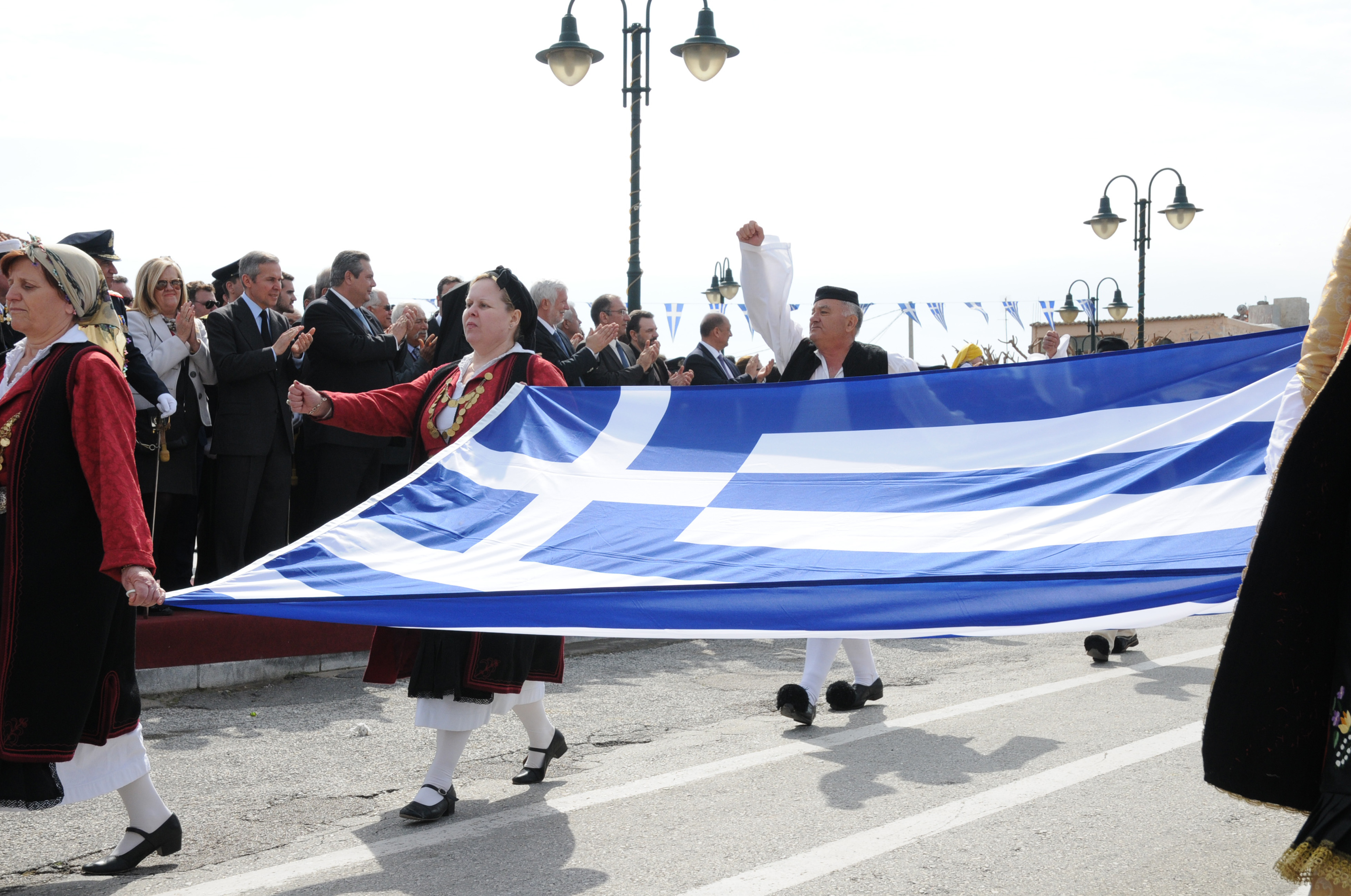 Καμμένος:Μήνυμα εθνικής κυριαρχίας η παρέλαση και το λαϊκό γλέντι