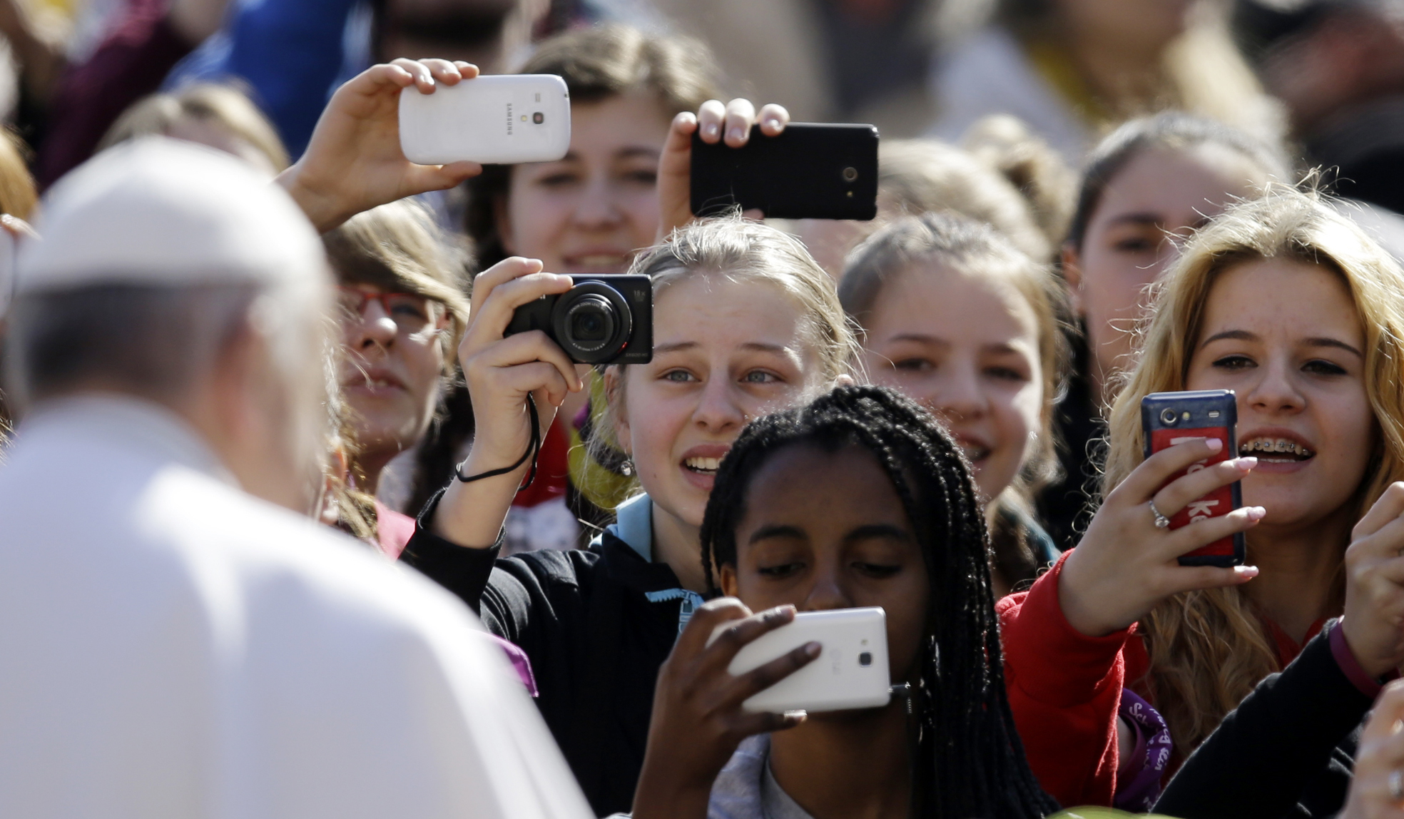 Κατάργηση των ορυκτών καυσίμων ζητά ο Πάπας