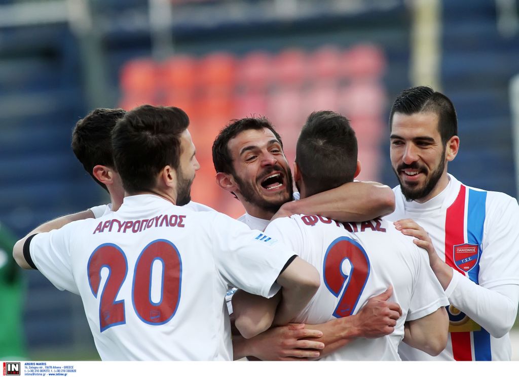 Στα γήπεδα και στην TV