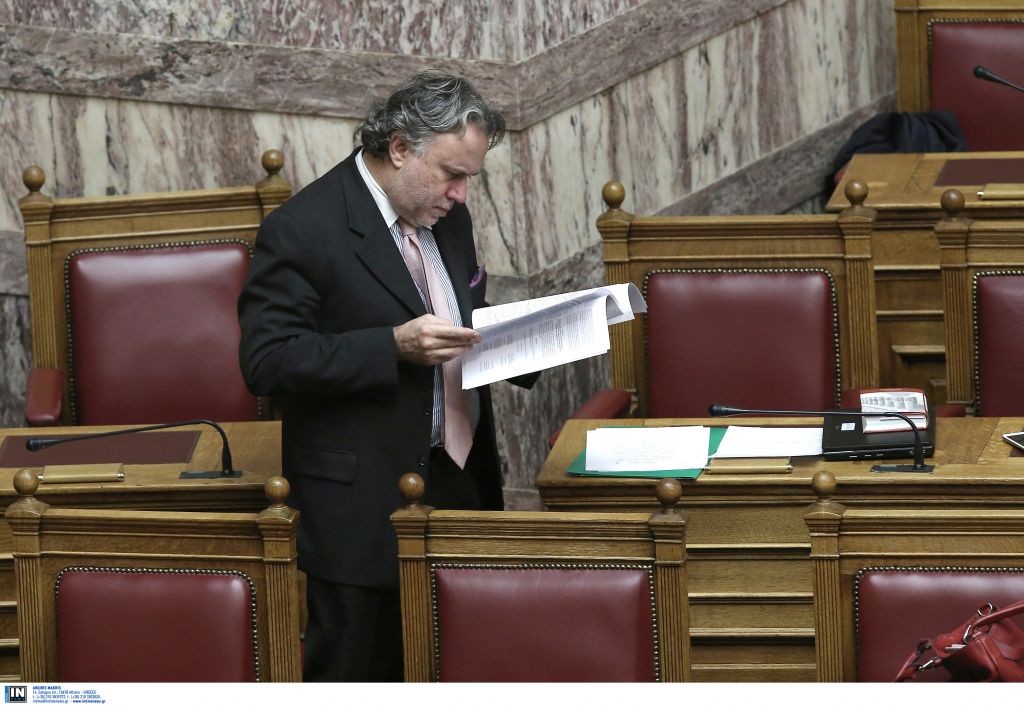 Την παραίτηση Κατρούγκαλου ζητεί η αντιπολίτευση