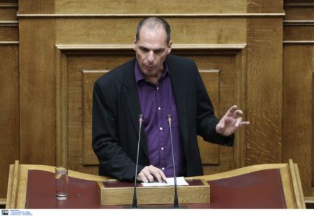 Βαρουφάκης: «Ας εφαρμόσουμε αμέσως τη συμφωνία του Eurogroup»