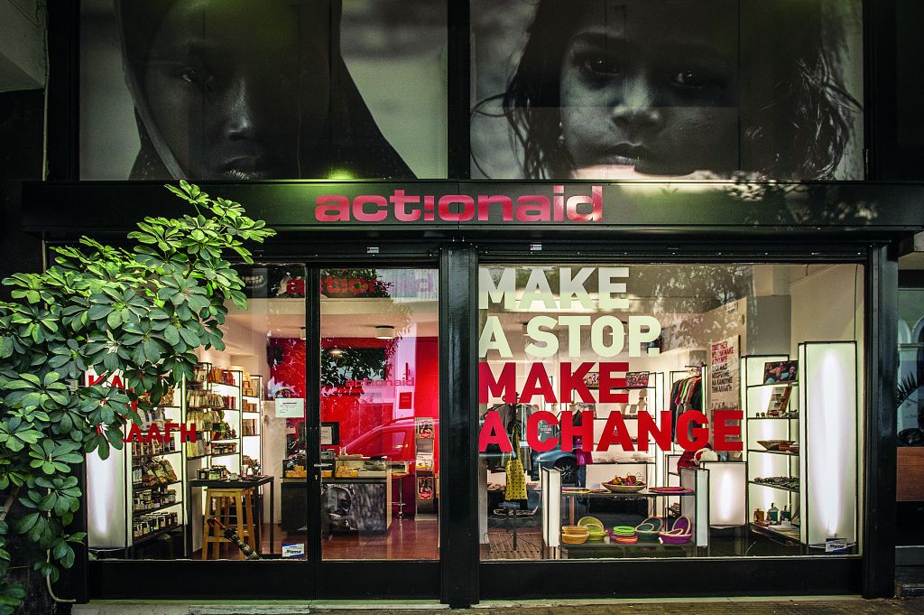 Ψωνίζω, άρα προσφέρω