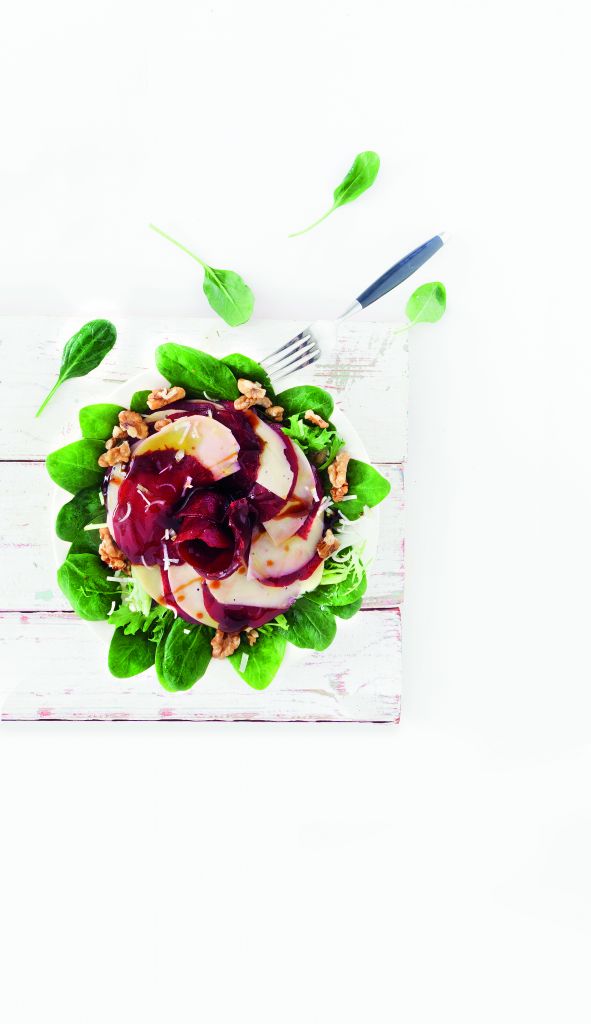 Παντζαροσαλάτα με σπανάκι και προβολόνε