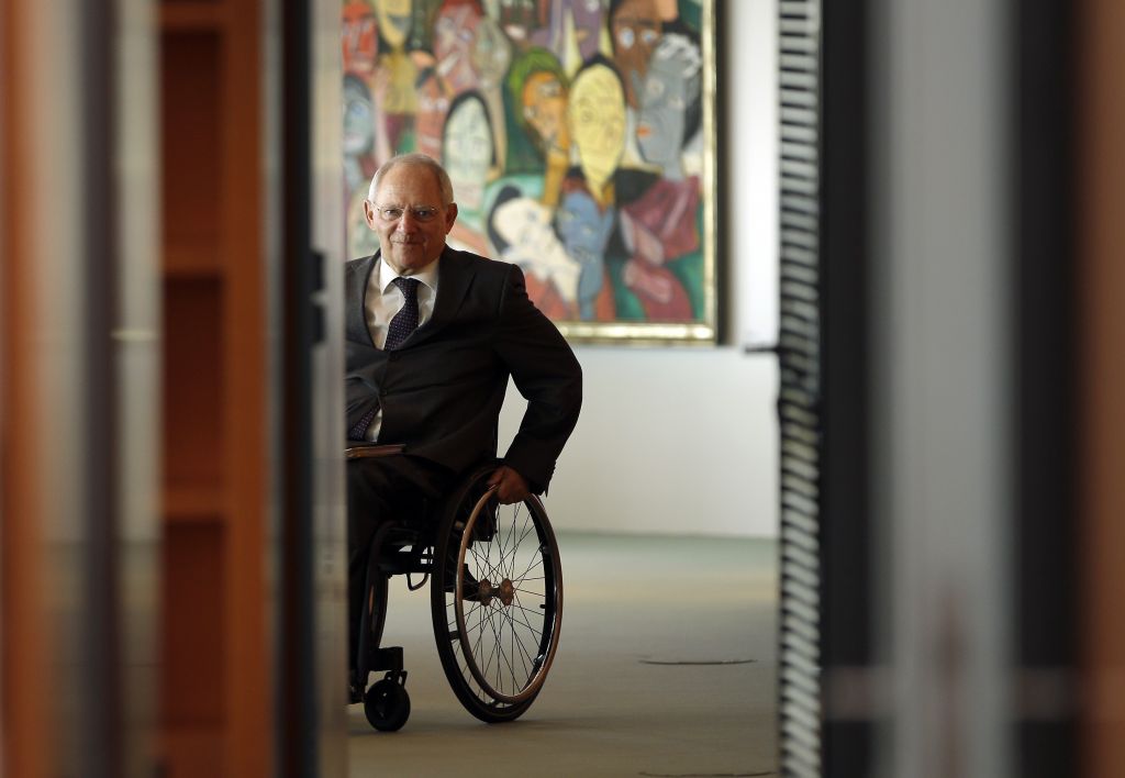 Σόιμπλε: Η Ελλάδα να αποφασίσει αν προχωρήσει στην προσαρμογή της οικονομίας της μέσα ή έξω από το ευρώ