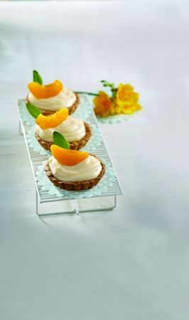 Τάρτες με κρέμα μαστίχας και ροδάκινα