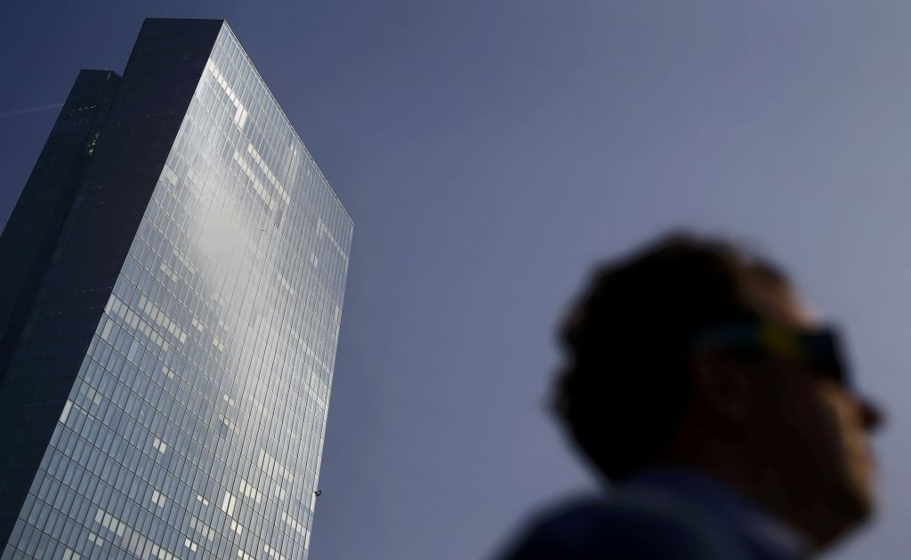 Σόιμπλε: Σοβαρό πρόβλημα για τη Γερμανία τα χαμηλά επιτόκια