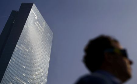 Σόιμπλε: Σοβαρό πρόβλημα για τη Γερμανία τα χαμηλά επιτόκια