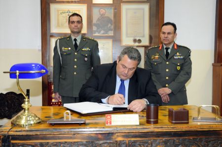 Καμμένος: Απειλές υπονομεύουν τη Δημοκρατία στην Ευρώπη