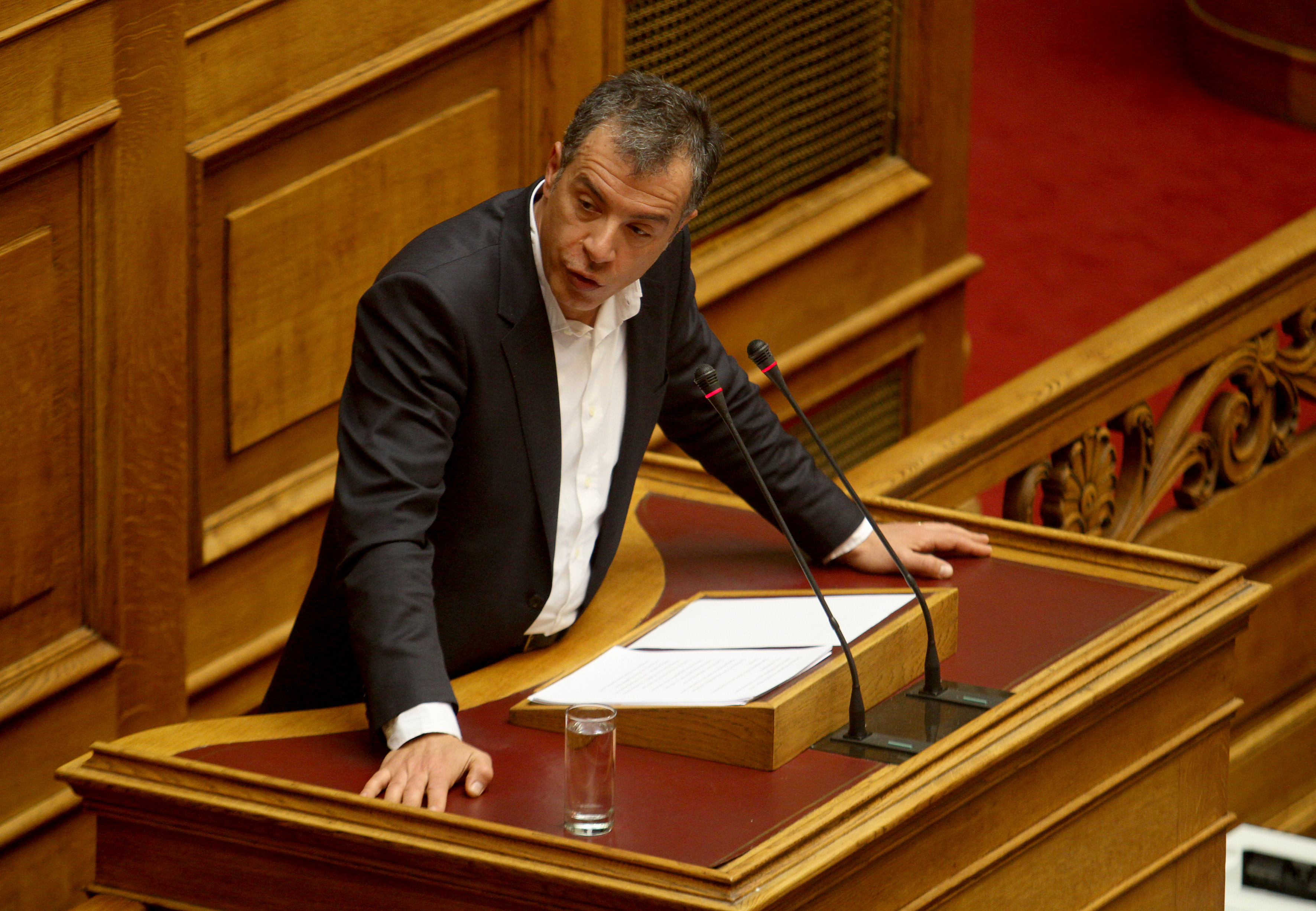 Στ.Θεοδωράκης: «Aλλαγές και Ευρώπη ή έξοδος και εθνική τραγωδία»
