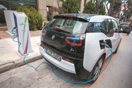 Στα σκαριά μίνι επενδυτικός νόμος για την ηλεκτροκίνηση