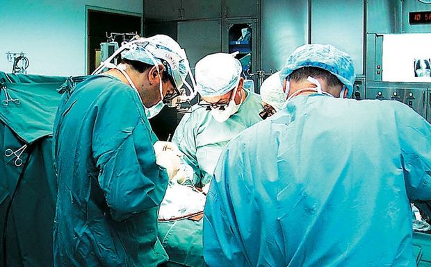 Παγώνει η μισθοδοσία των νομικών συμβούλων στον ΕΟΜ