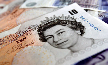 Πτωτικά κινείται η στερλίνα