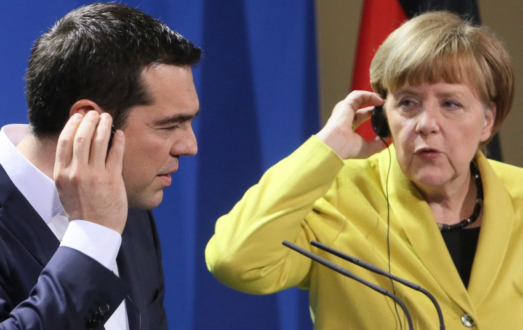 FAZ: Ο Τσίπρας παρακαλεί τη Μέρκελ για χρήματα από το τηλέφωνο