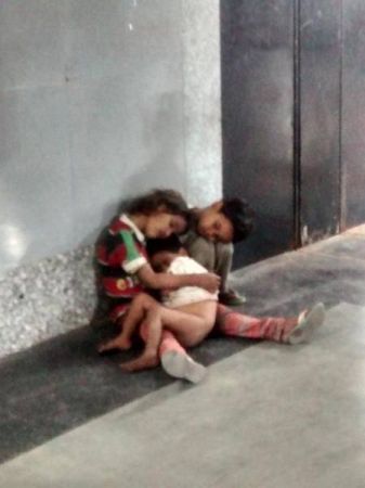 Ινδία: το tweet που έσωσε τρία εγκαταλελειμμένα παιδιά