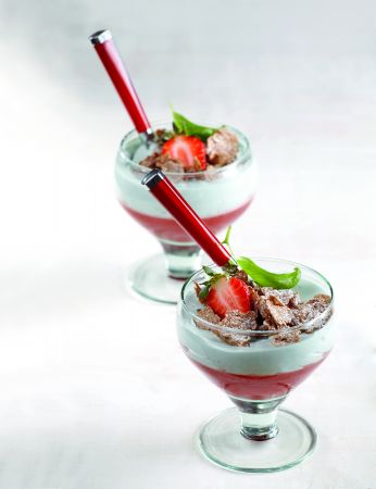 Ζελέ φράουλα με κρέμα βασιλικού