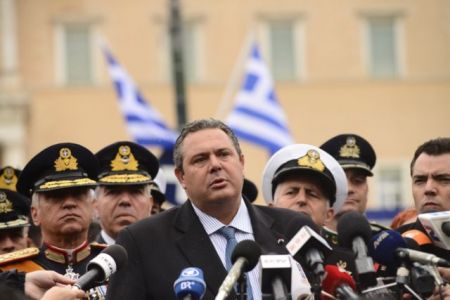 Καμμένος σε ρόλο στρατάρχη