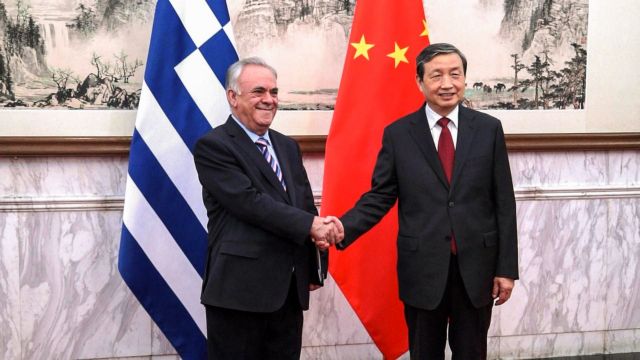 Μύθοι και αλήθειες για τα δάνεια από Πεκίνο – Μόσχα