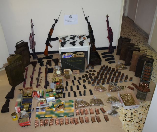 Λακωνία: Καλάσνικοφ πιστόλια και περίστροφα σε ποιμνιοστάσιο 63χρονου