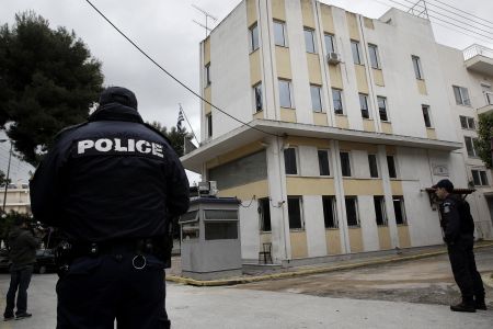 Επίθεση με μολότοφ κατά του Αστυνομικού Τμήματος Πεύκης
