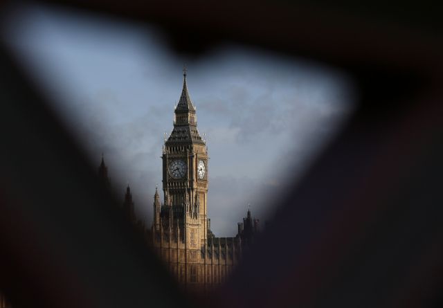 Εργατικοί -Τόρις αλληλοκατηγορούνται για το ποιος θα φέρει το χάος