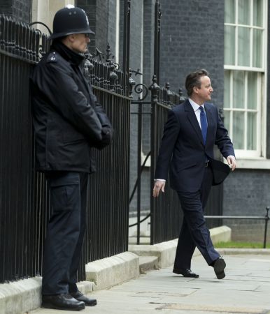 Σαπέν σε Κάμερον: Δεν μπαίνει θέμα τροποποίησης ευρωπαϊκών συνθηκών