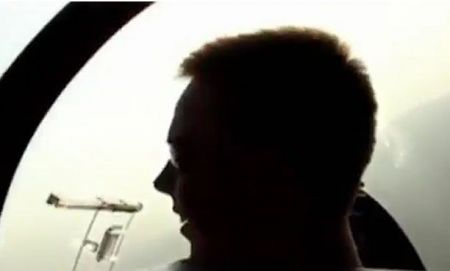 Βίντεο: Ο νεαρός Αντρέας Λούμπιτς σε εκπαιδευτικές πτήσεις