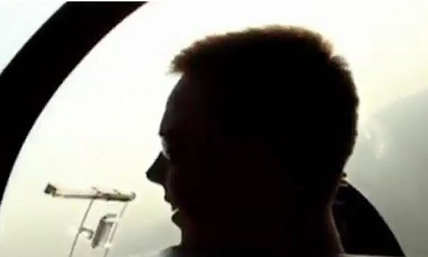 Βίντεο: Ο νεαρός Αντρέας Λούμπιτς σε εκπαιδευτικές πτήσεις