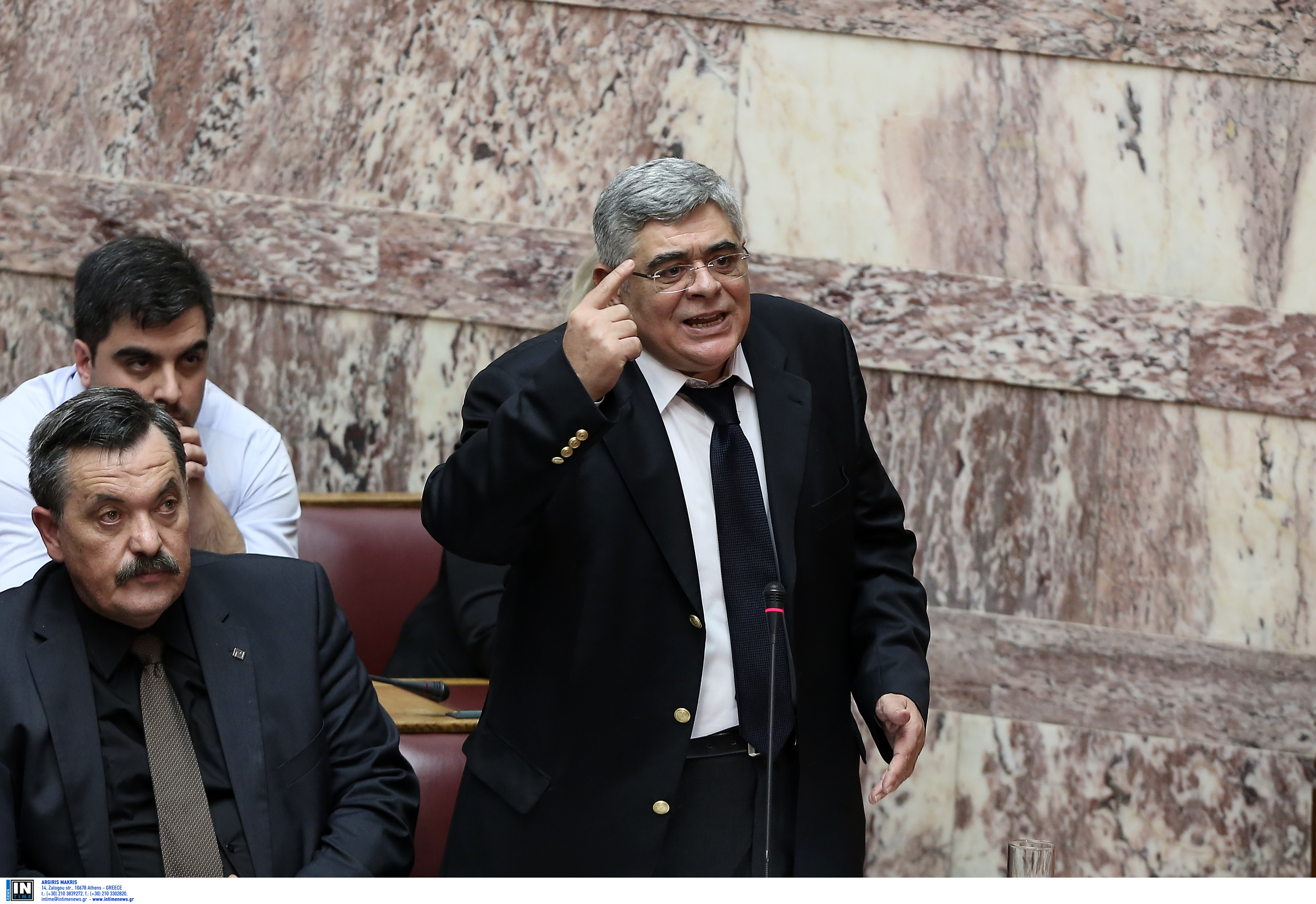 Βουλή: Ντελίριο από τον Χρ. Παππά που έσκισε το ν/σ περί ιθαγένειας