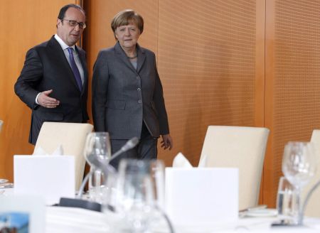 Μέρκελ: Εργαζόμαστε για την παραμονή της Ελλάδας στο ευρώ