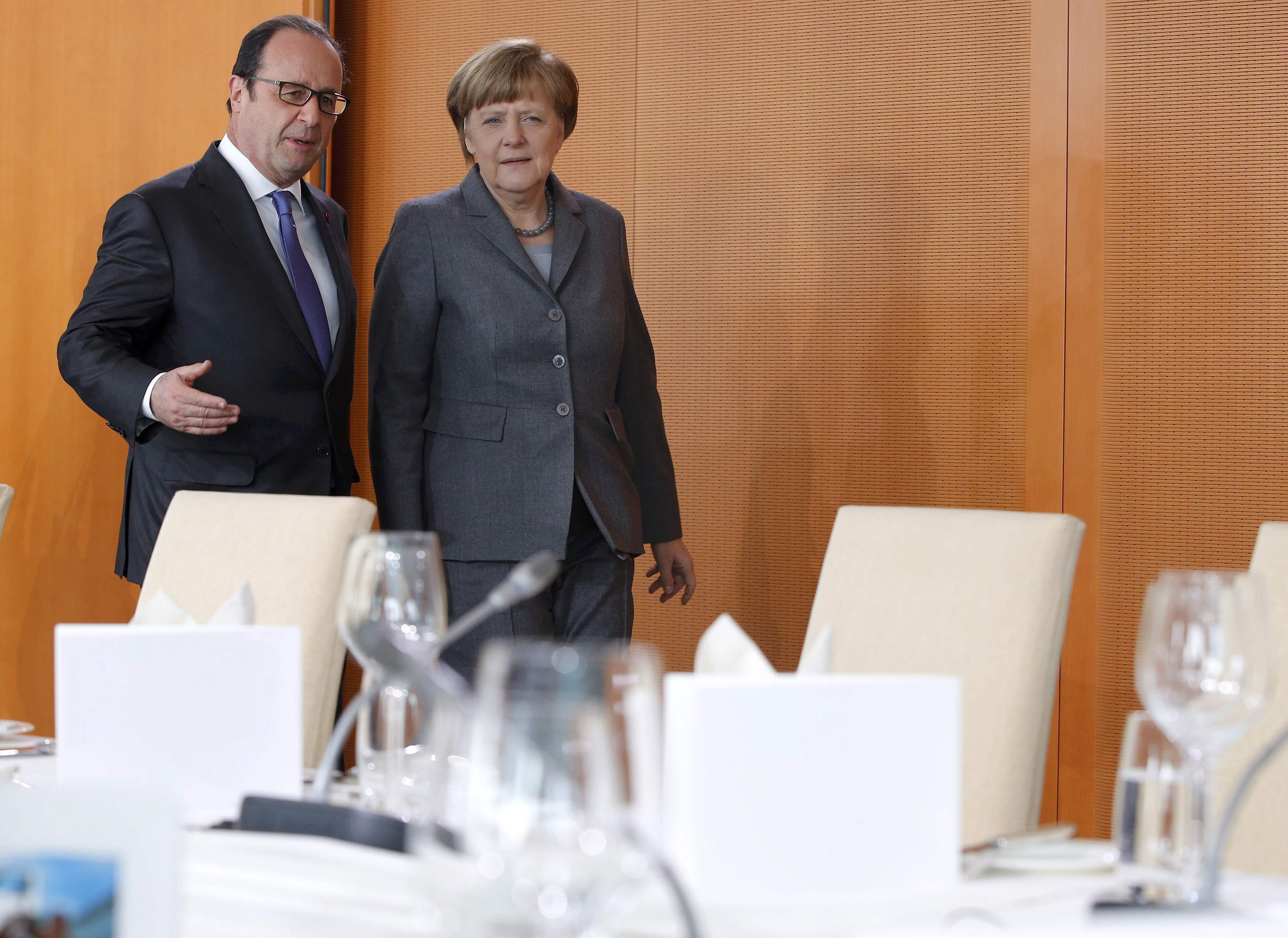 Μέρκελ: Εργαζόμαστε για την παραμονή της Ελλάδας στο ευρώ