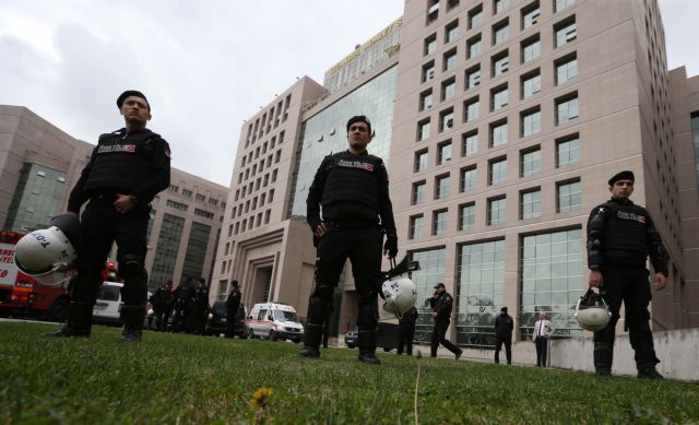 Τουρκικός Τύπος: Η ομηρεία του εισαγγελέα και η απαγωγή του Μπ. Γιαϊλά στην Αθήνα