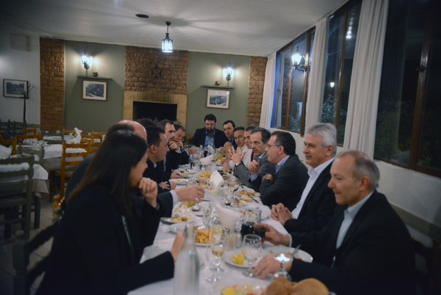 Ανατροπή του πολιτικού κλίματος προέβλεψε ο Σαμαράς στο δείπνο με τους νεοεκλεγέντες βουλευτές της Ν.Δ.