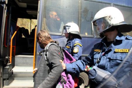 Η Ζωή και η κλούβα των πέντε λεπτών