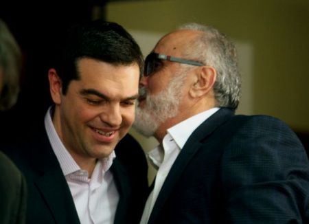 Αλλάζουν και το πολίτευμα;